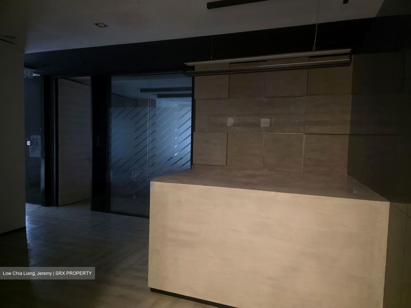 Ocean Financial Centre (D1), Office #572102181